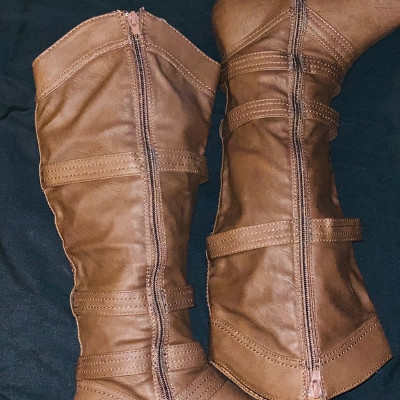 Boots - Picture 5 of 6